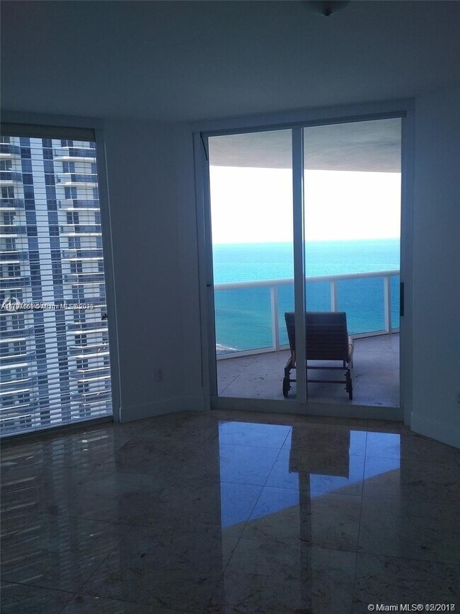 Building Photo - 4775 Collins Ave