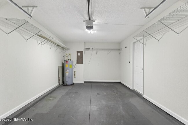 Building Photo - 411 Walnut Dr