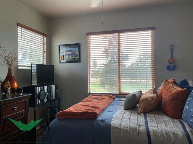 Building Photo - Executive Home in Gated Community Wildwings