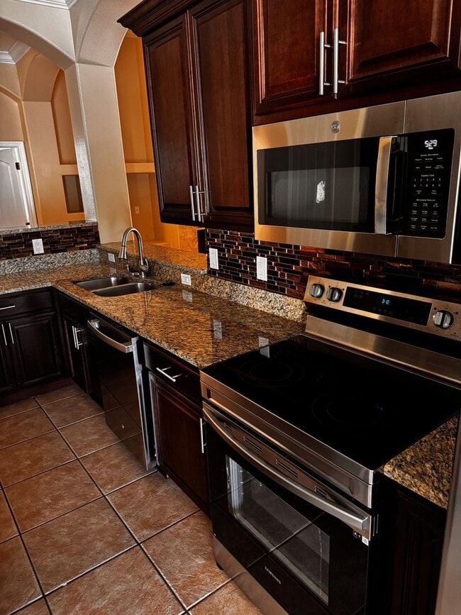 Building Photo - AVAILABLE NOW