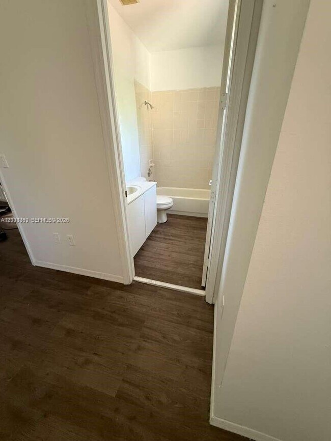 Building Photo - 2311 NE 42nd Cir