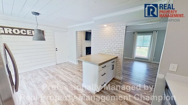 Building Photo - Updated Home Filed w/Custom Details