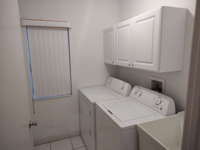 Building Photo - 2 bedroom home For rent