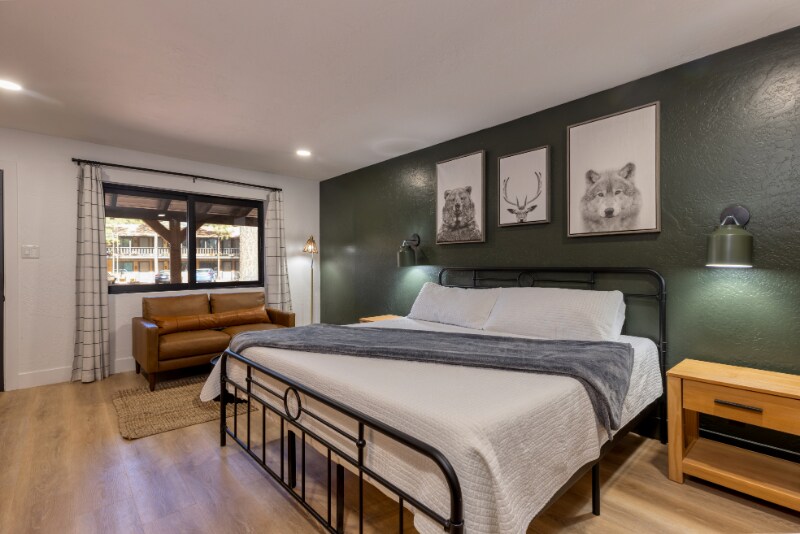 Building Photo - 1078 E White Mountain Blvd