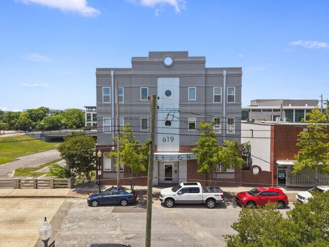 Building Photo - 619 N 4th St