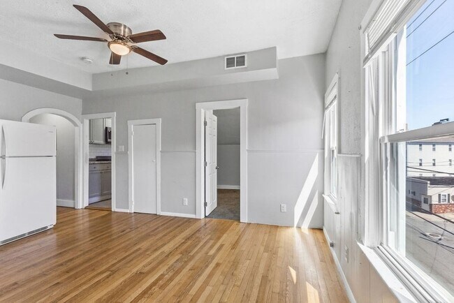 Building Photo - 1690 N Main St