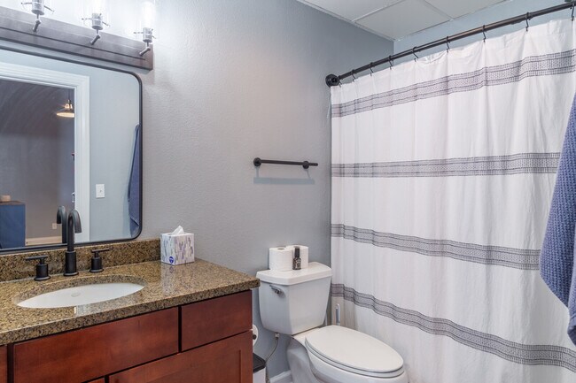 Building Photo - 308 W 8th St