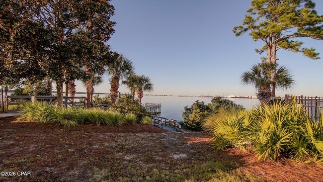 Building Photo - 2400 Grandiflora Blvd