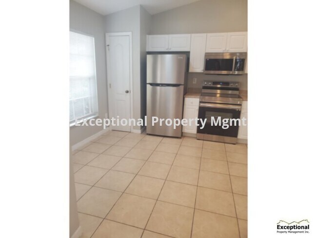Building Photo - Available Soon! Nice 3 Bedroom 2 bath spli...