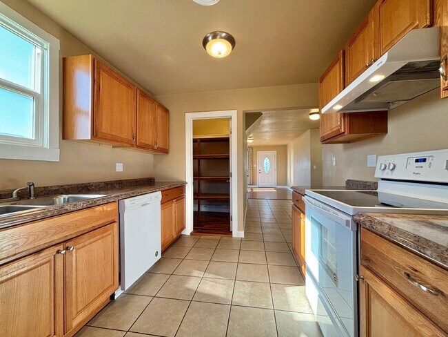 Building Photo - 4216 E Princeton Ave
