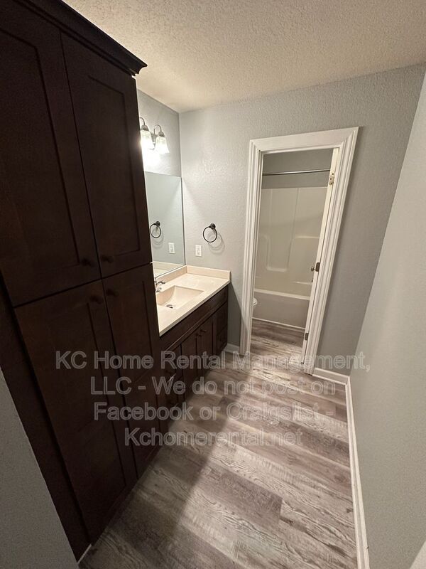 Building Photo - 10536 Kane Dr