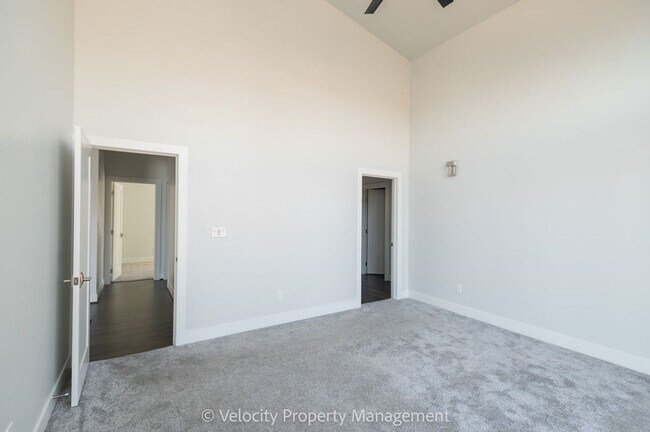 Building Photo - Stunning Home in Eagle Crest Resort Commun...