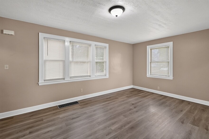 Building Photo - 1337 Ivydale Ave SW