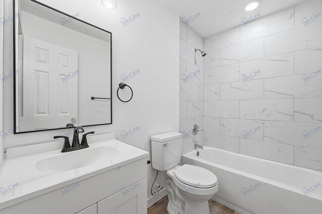 Building Photo - 5901 Farnsworth Ave