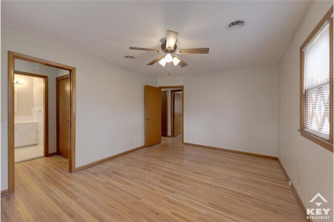 Building Photo - 1143 Patricia St