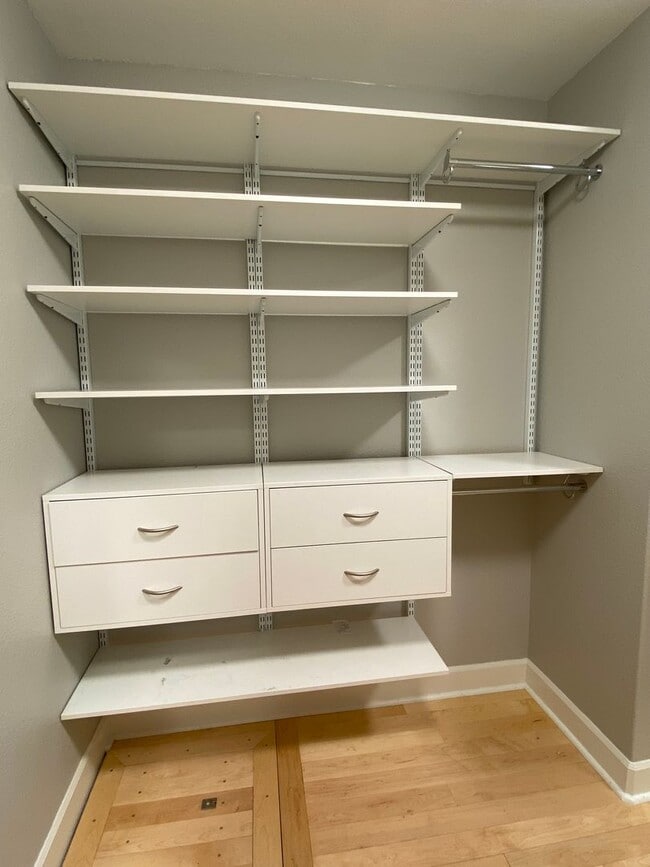 Building Photo - Northwest Crossing Gem! Bonus Office and Family Room