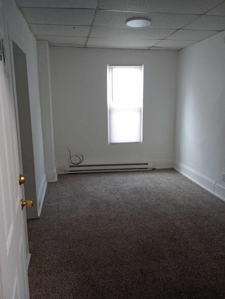 Building Photo - 404 York Pl