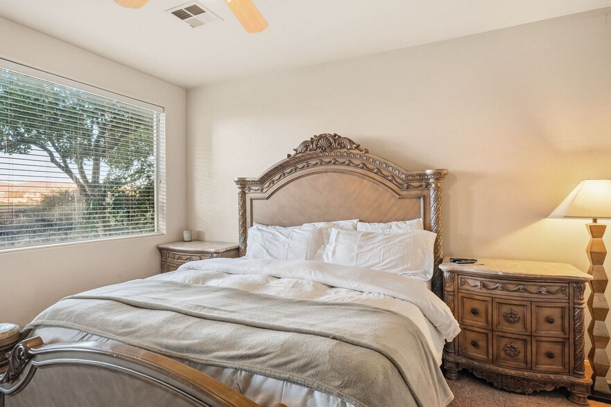 Building Photo - 225 N Country Ln