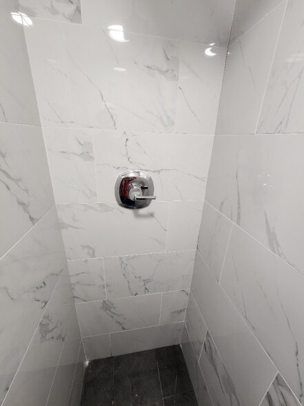 Building Photo - 32 Charles St