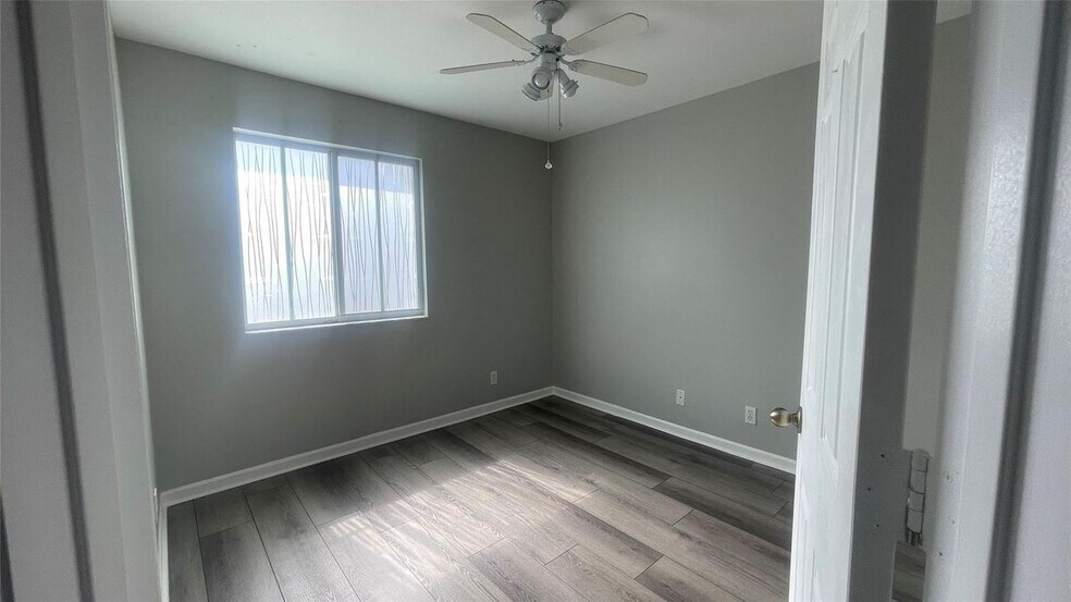 Building Photo - 1432 SW 47th Ave