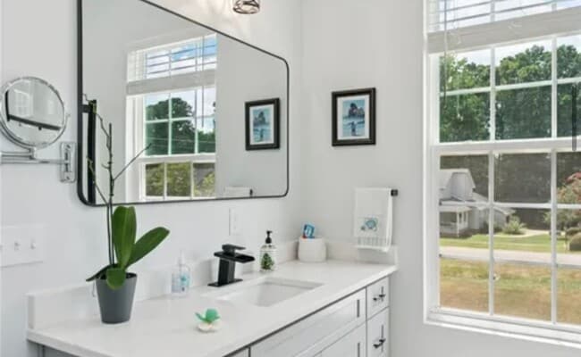 Building Photo - Very Spacious, Almost New 3/2.5 Available Now