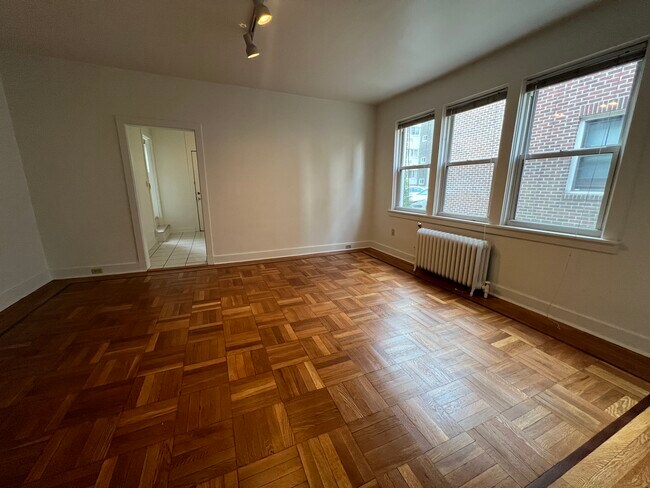 Building Photo - 2015 Wightman St