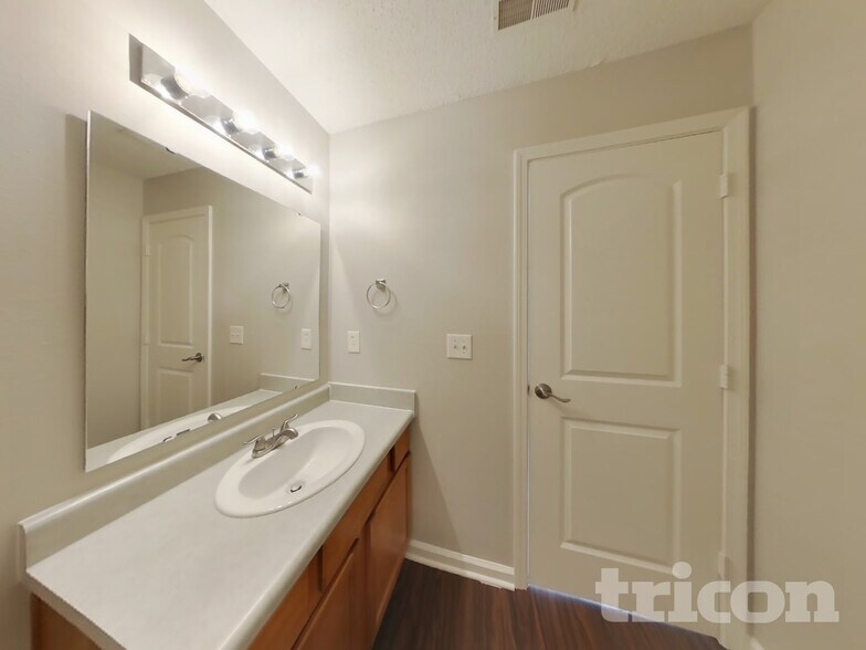 Building Photo - 1432 Dowell St