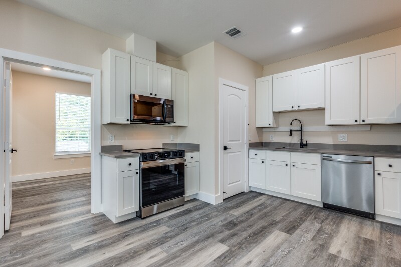 Building Photo - 511 N Davis Dr