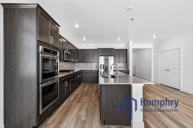 Building Photo - Beautiful home minutes from Costco