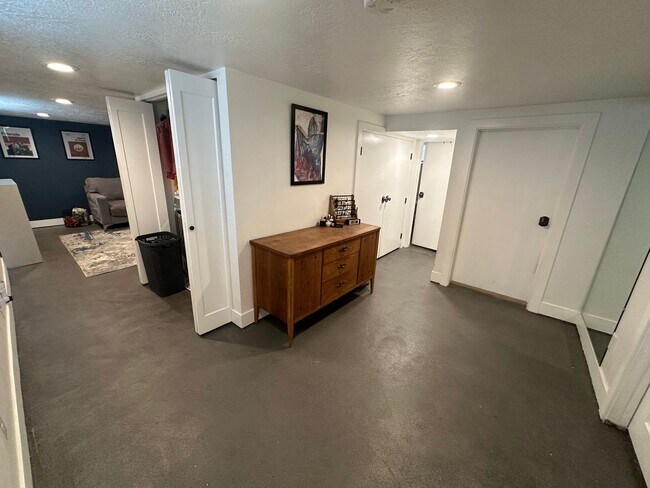 Building Photo - GORGEOUS Salt Lake Home!!!