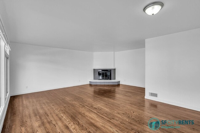 Building Photo - Diamond Heights/Noe Valley: Single Family Home w/ Guest Suite, Yard, Garage & EV Charger