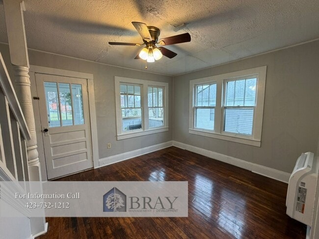 Building Photo - Charming Renovated 1935 Historic Home with Fenced Yard in Central Kingsport