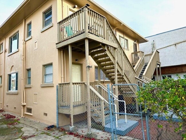 Building Photo - 3114 MLK 1BD 1Bath Unit