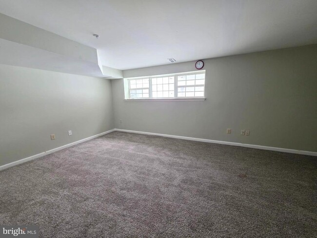 Building Photo - 347 Glenn Rose Cir