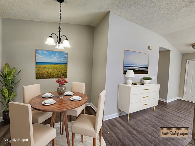 Building Photo - 3 Bedroom Home Near University Area