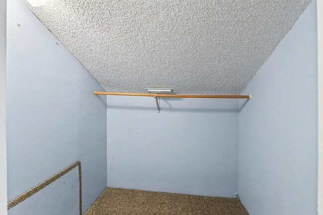 Building Photo - 108 Laurels Curve