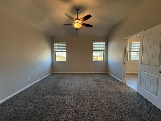 Building Photo - 2220 Cedar Vly Dr