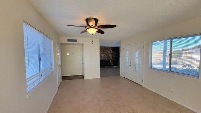 Building Photo - Nice 3 bedroom / 2 bathroom House with lot...