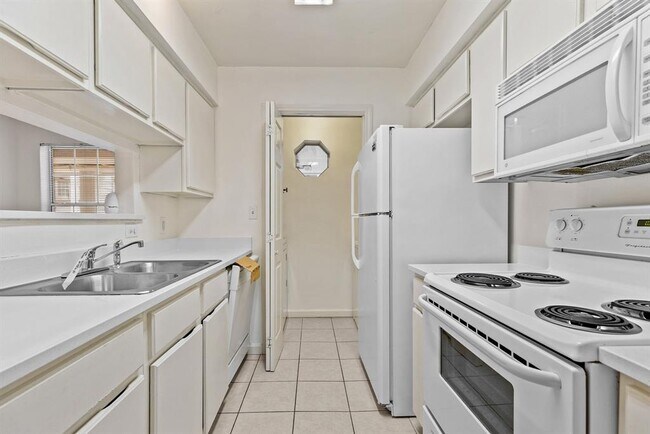 Building Photo - 501 W 26th St