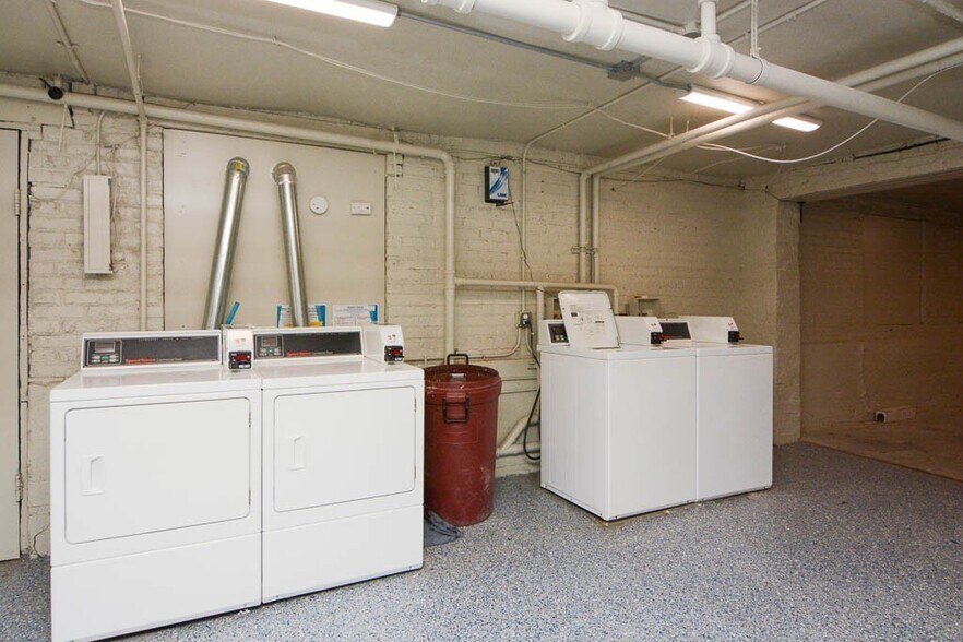 Building Photo - 2649 N Spaulding Ave