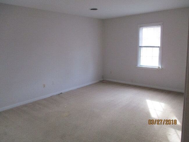 Building Photo - 4 bedroom home