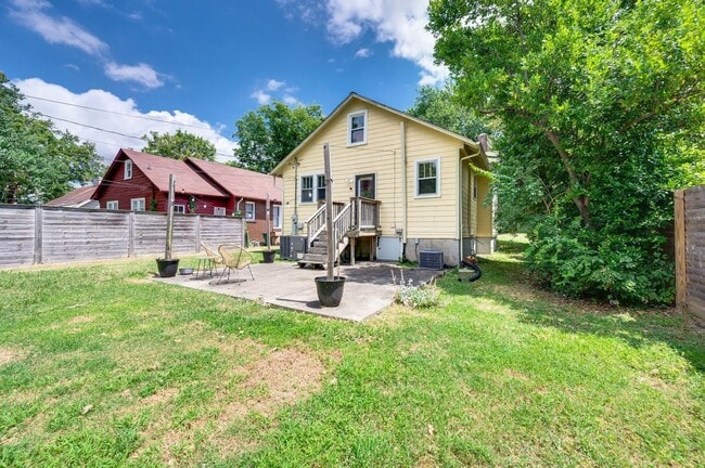 Building Photo - Walk to Hillsboro Village – 24th Ave S Gem!