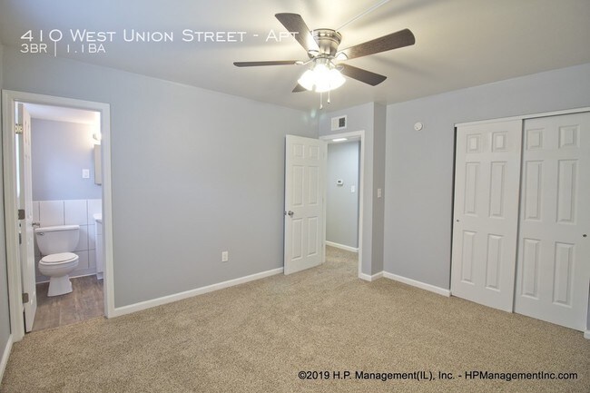 Building Photo - Woodcrest Three Bedroom First Floor