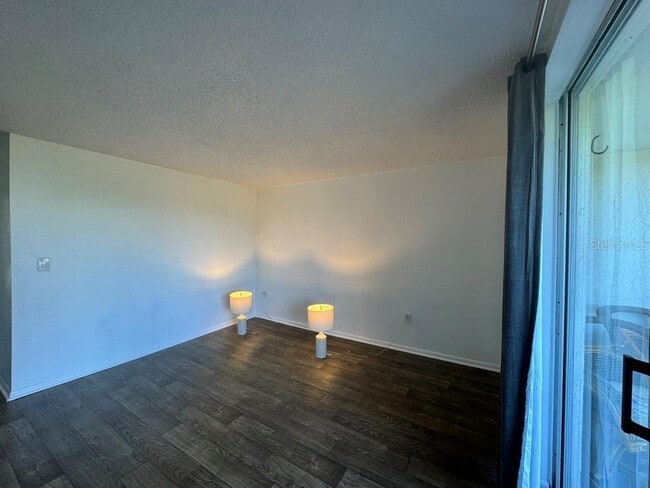 Building Photo - 2699 Seville Blvd