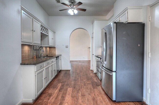 Building Photo - 9859 Meadow Bend Ln