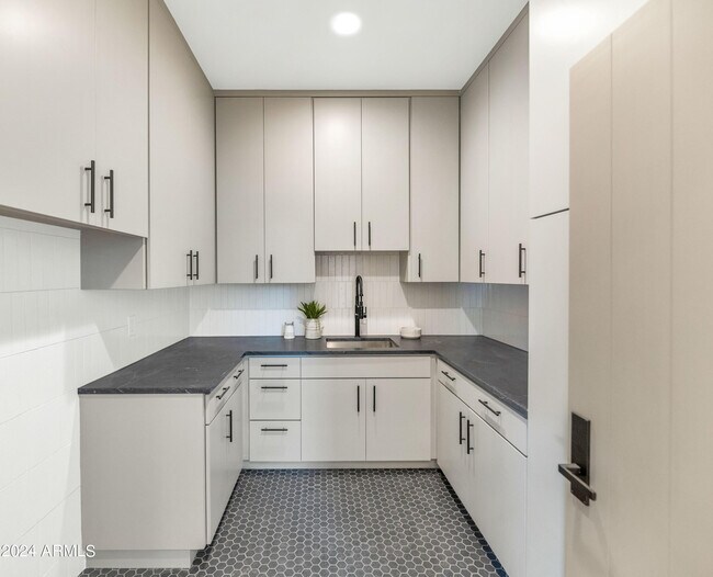 Building Photo - 4350 N jokake Dr