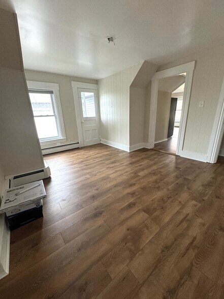 Building Photo - 180 Notre Dame Ave