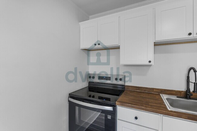 Building Photo - FULLY RENOVATED 3-Bedroom Rental Home on Woodlawn Ave.-UNMATCHED COMFORT, CONVENIENCE & VALUE!