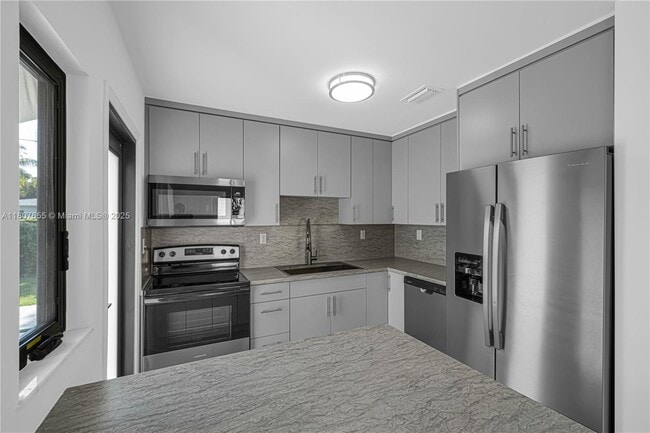Building Photo - 5805 SW 46th Terrace