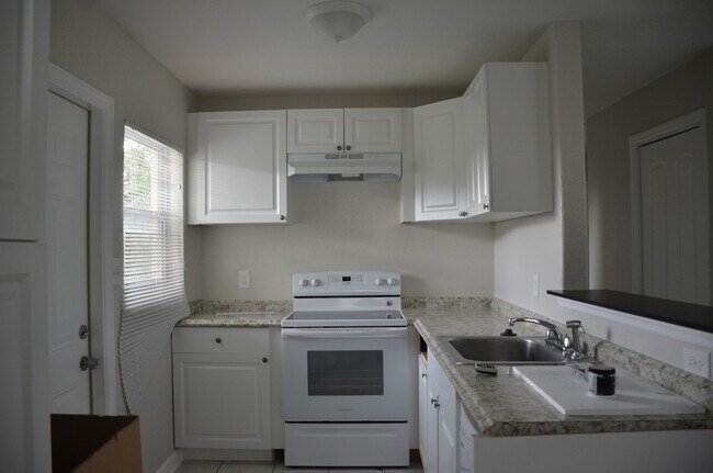 Building Photo - 480 Garden Dr S